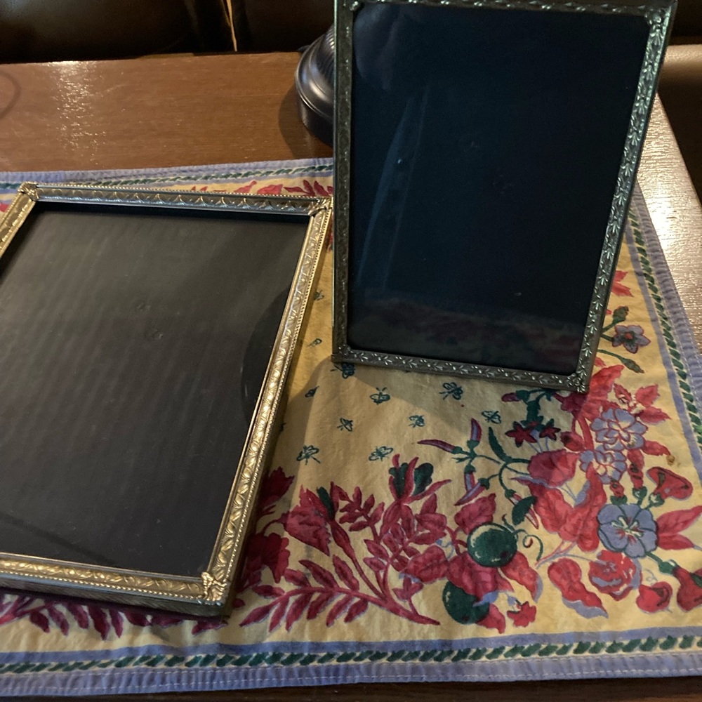 Mid-century gold tone picture frames 2. One 5x7 and one 8x10. Both with glass.